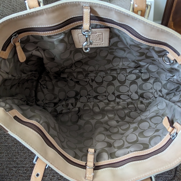 COACH WAVE PATCHWORK SIGNATURE HOBO HANDBAG - Picture 6 of 9